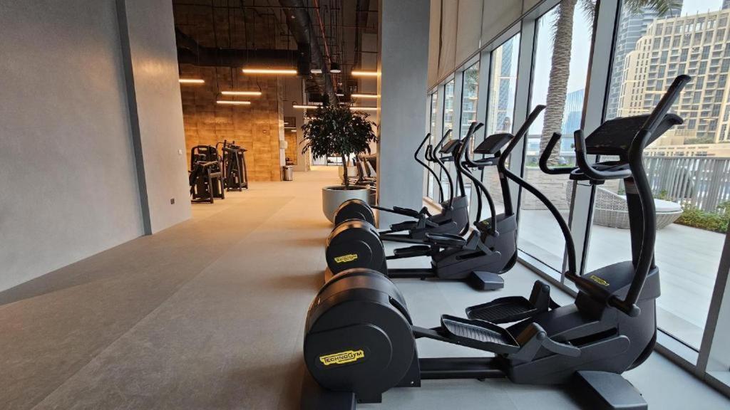 Apartment Luxury 4-bed Escape In Downtown That Sleeps 9 *