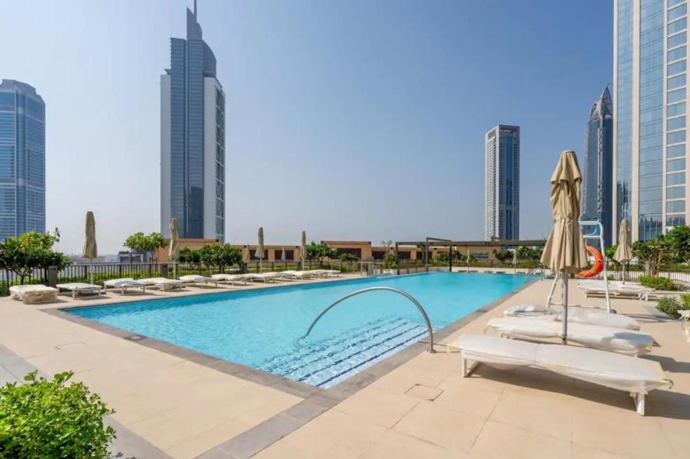 Apartment Luxury 4-bed Escape In Downtown That Sleeps 9 *