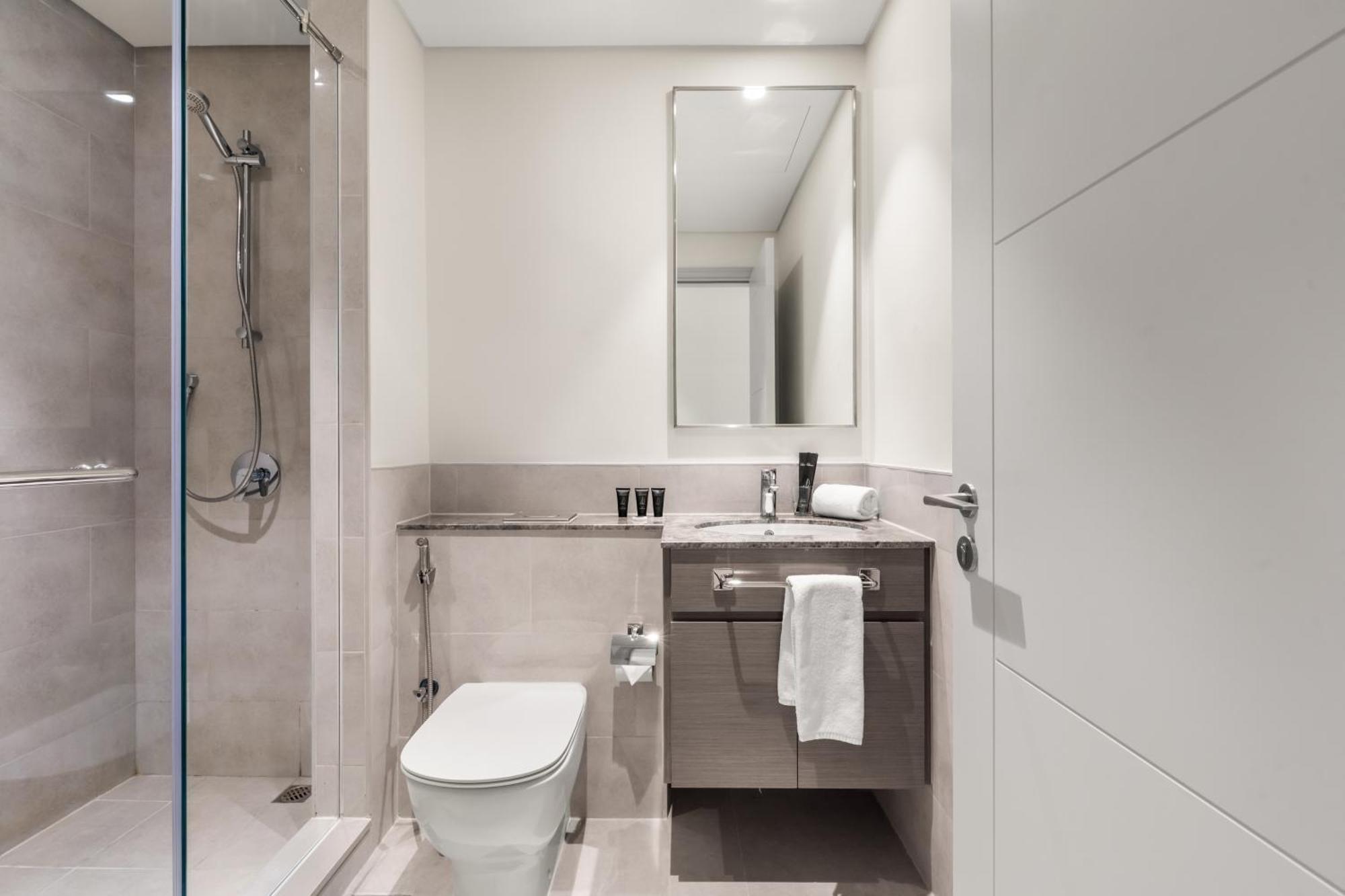 Luxury 4-bed Escape In Downtown That Sleeps 9