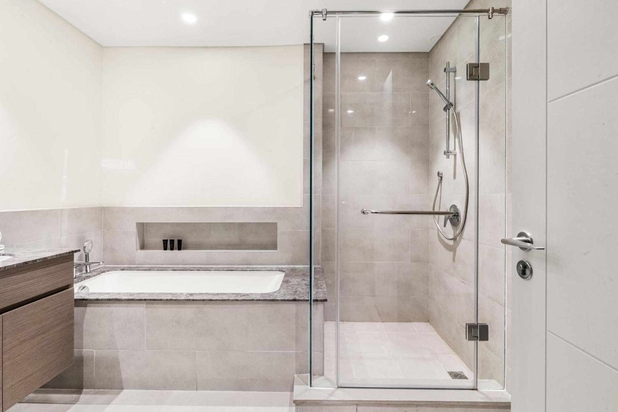 Luxury 4-bed Escape In Downtown That Sleeps 9
