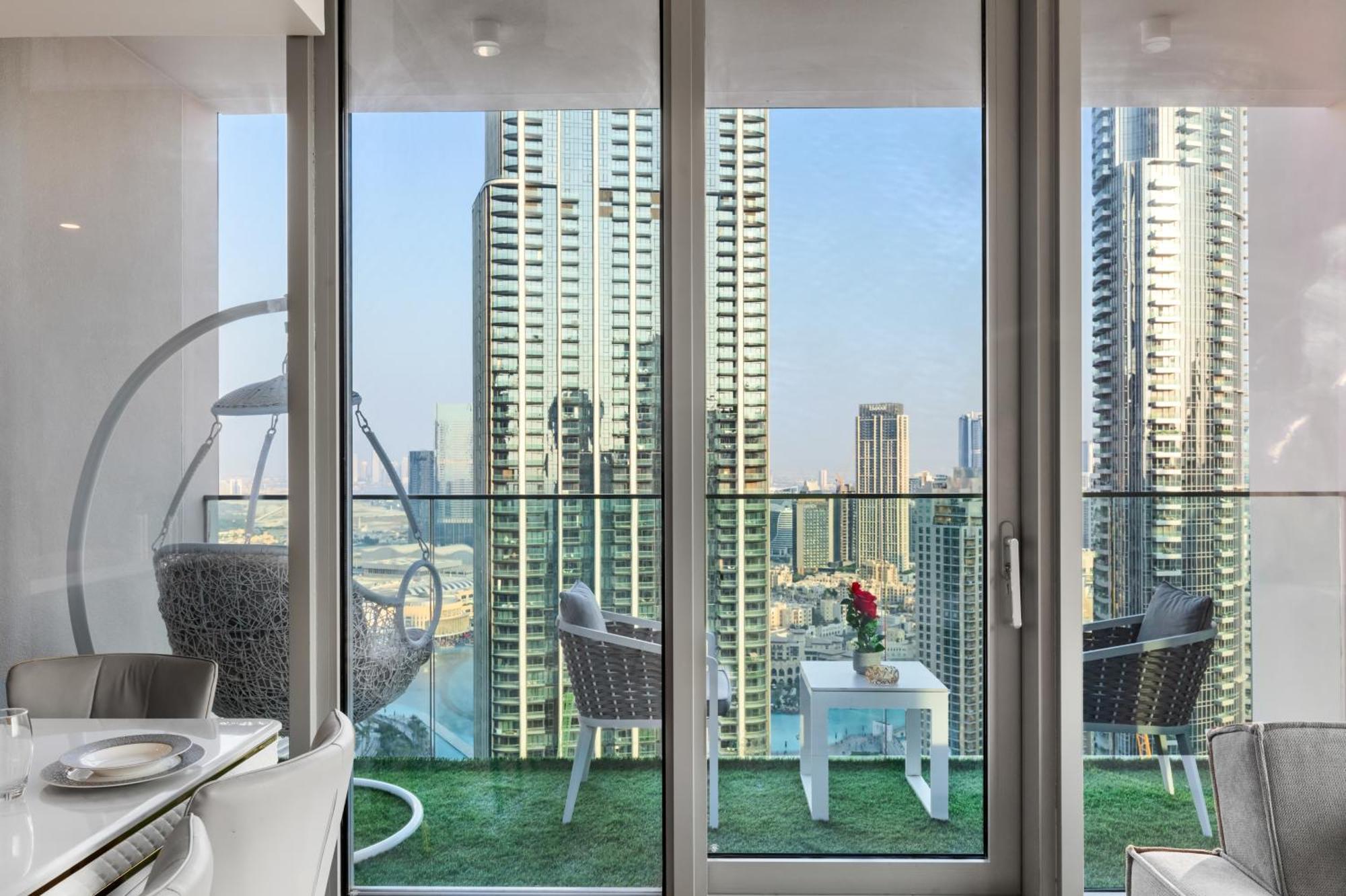 Apartment Luxury 4-bed Escape In Downtown That Sleeps 9 *
