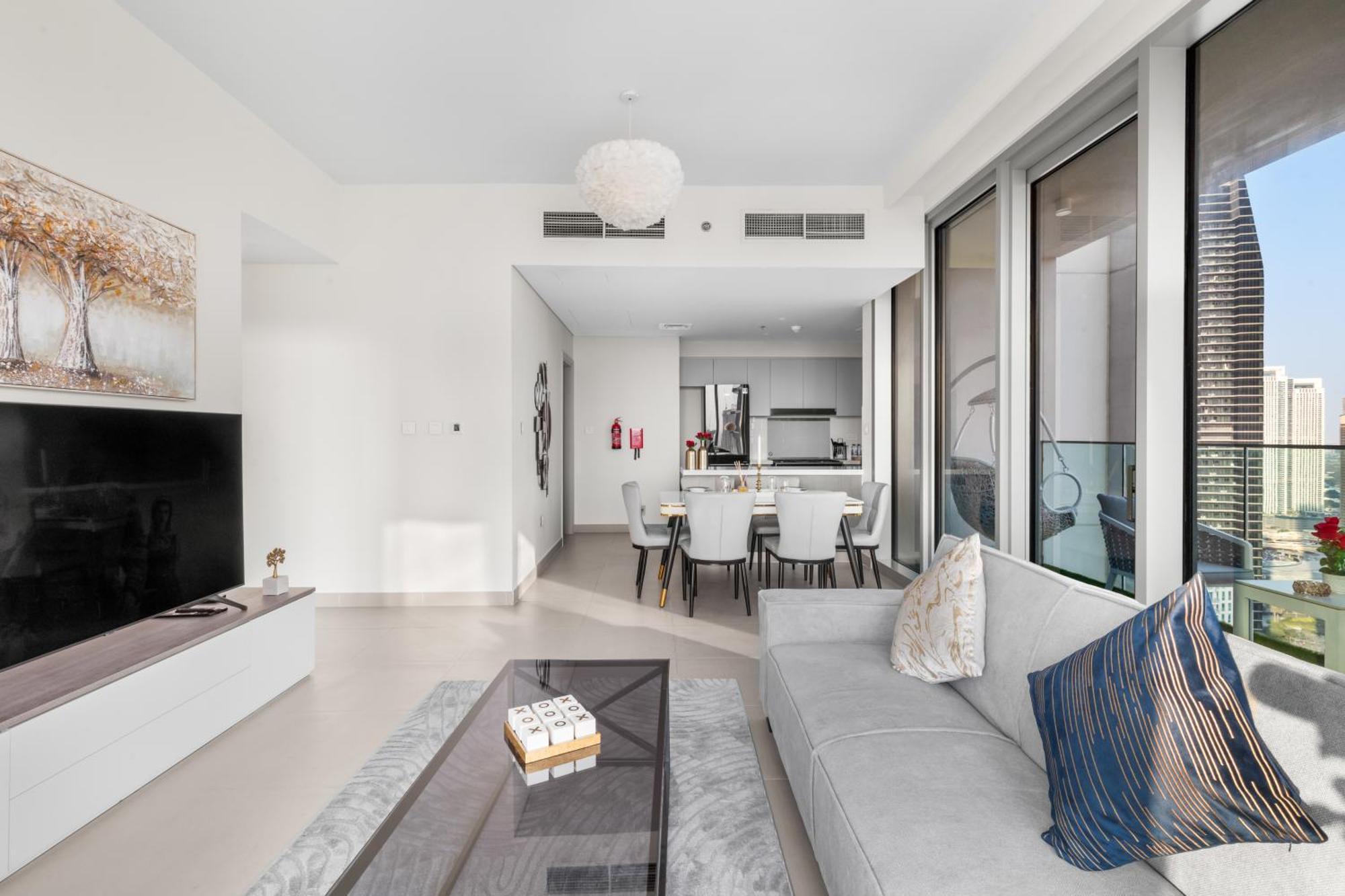 Apartment Luxury 4-bed Escape In Downtown That Sleeps 9