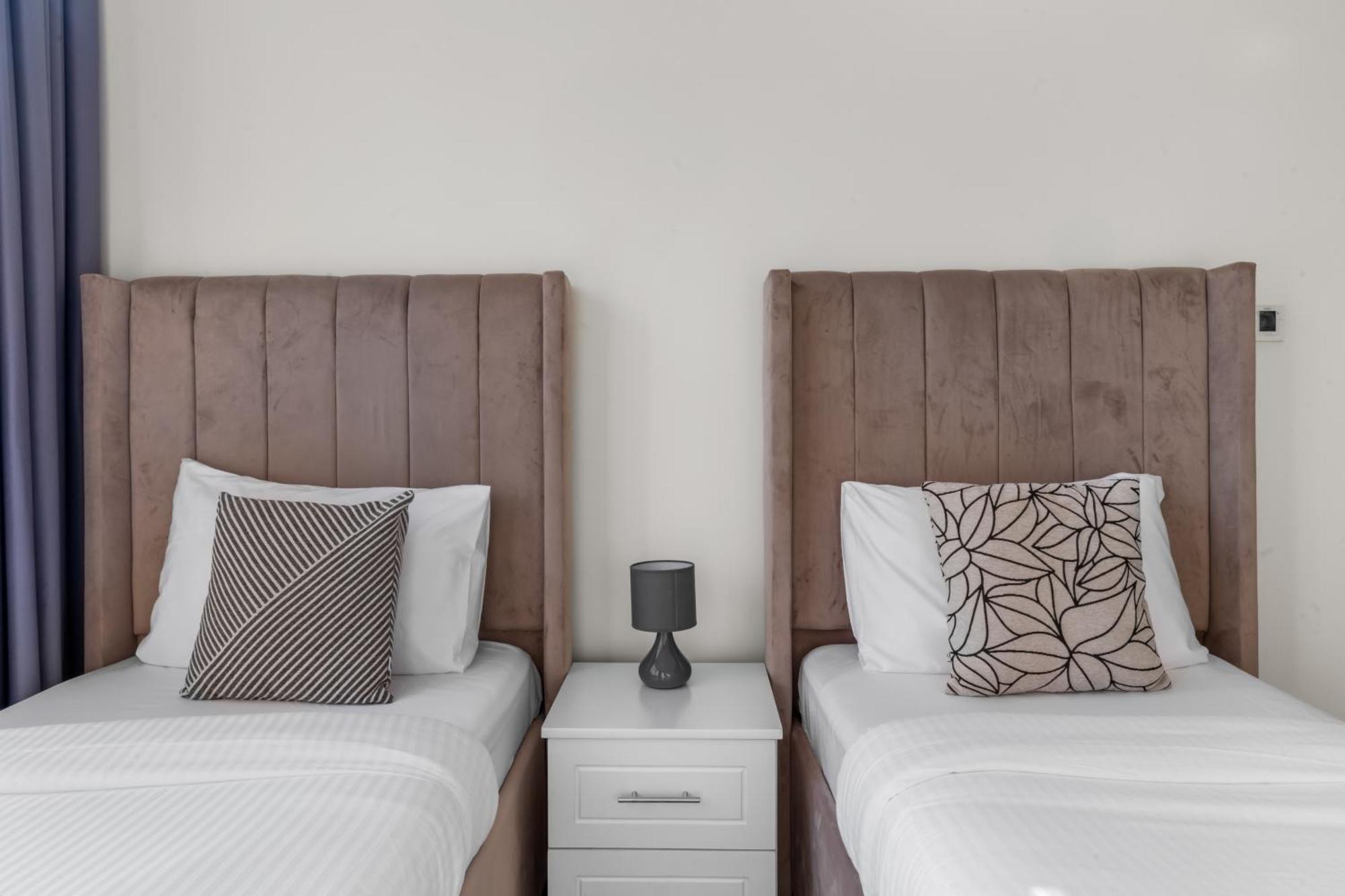 Luxury 4-bed Escape In Downtown That Sleeps 9 *