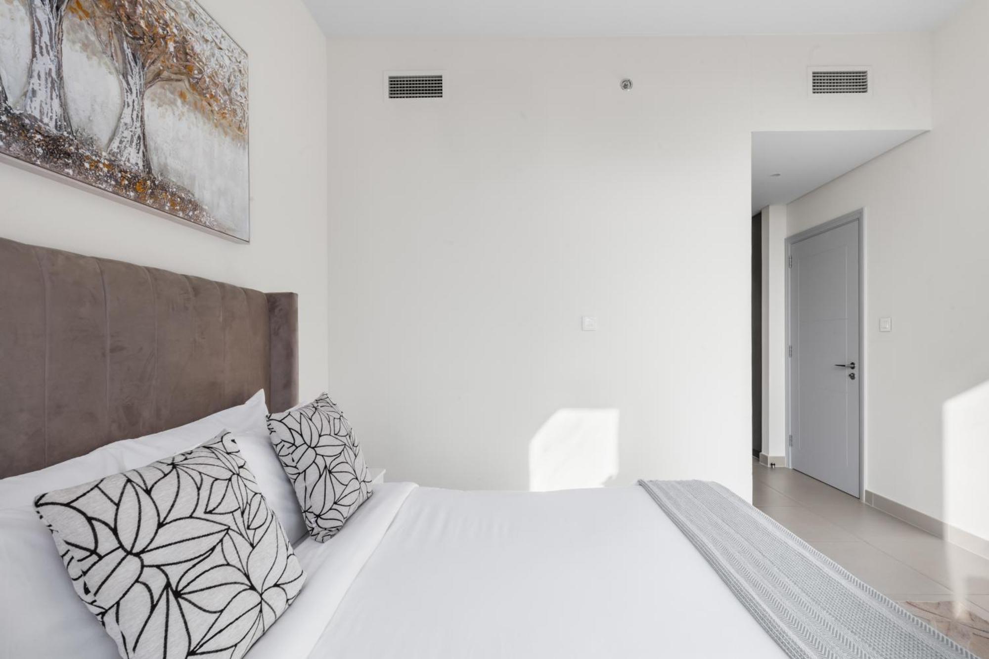 Luxury 4-bed Escape In Downtown That Sleeps 9 Apartment *