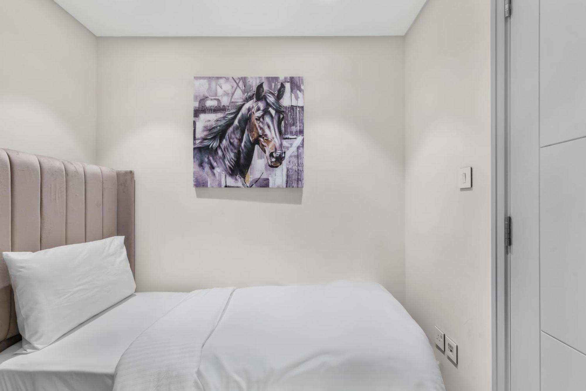 Apartment Luxury 4-bed Escape In Downtown That Sleeps 9 Dubai