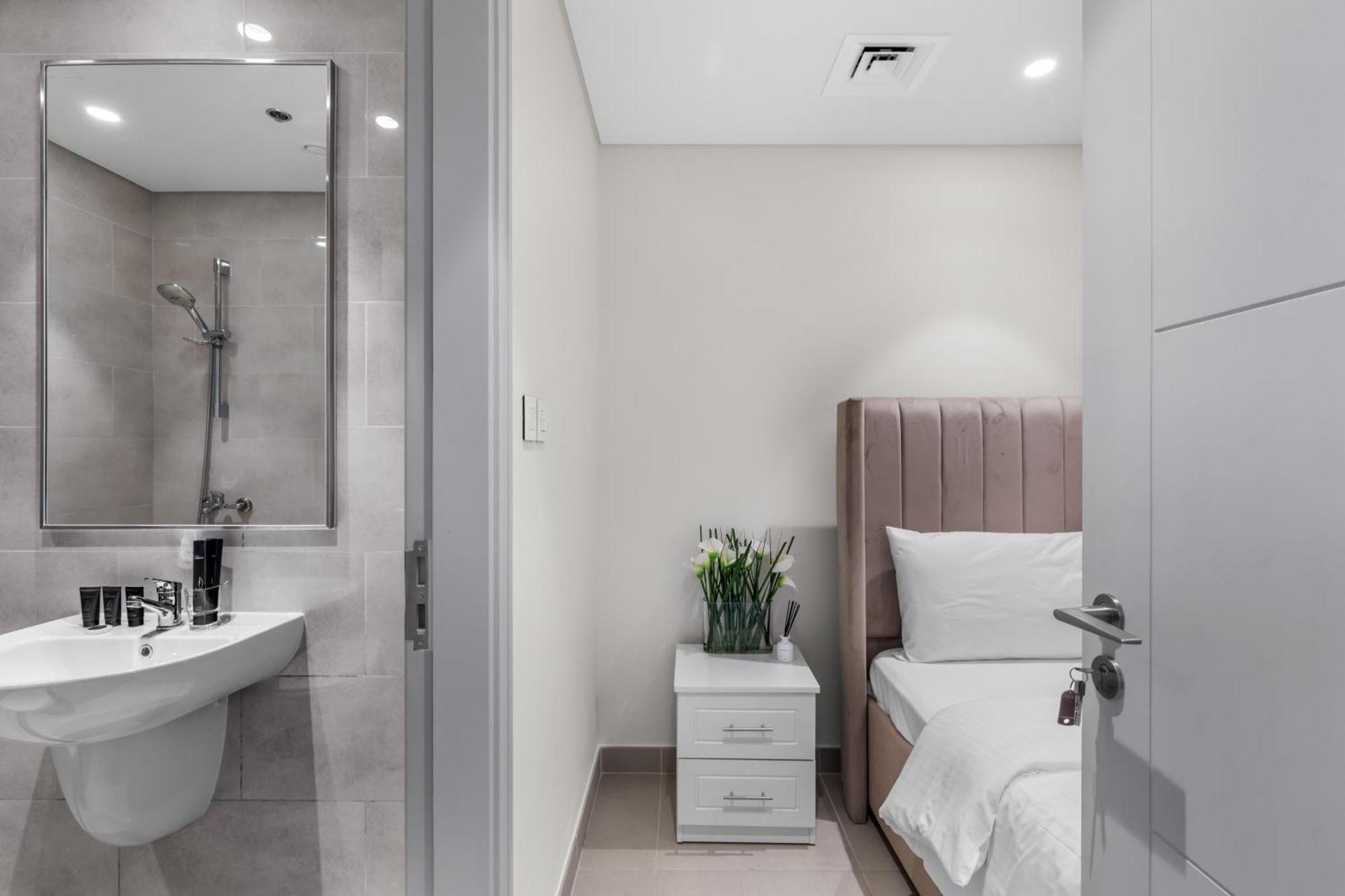 Luxury 4-bed Escape In Downtown That Sleeps 9 *