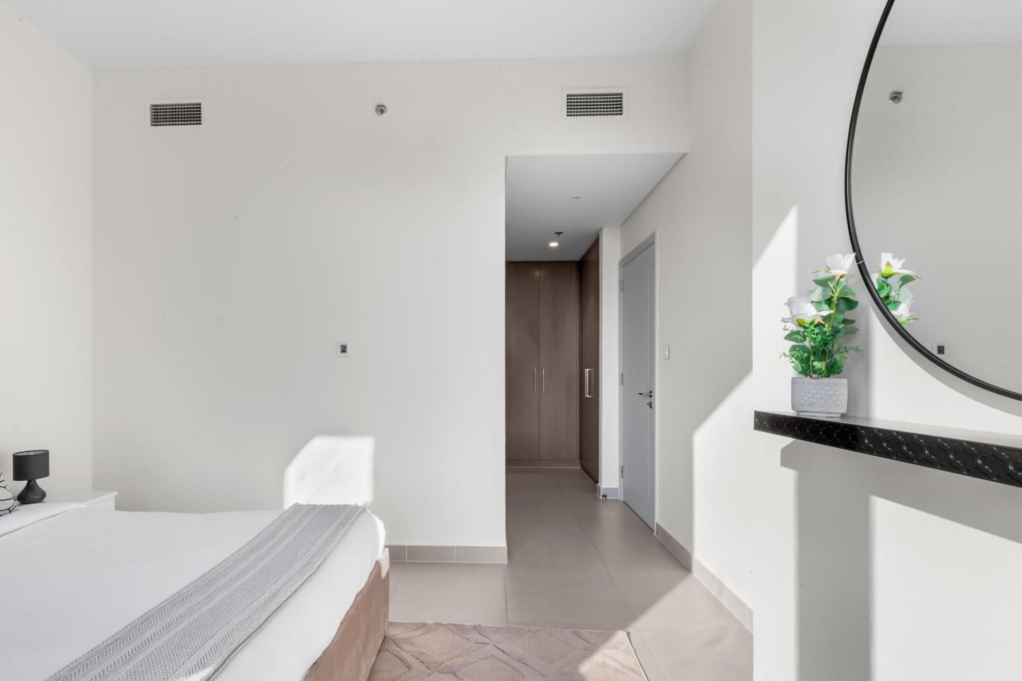 Apartment Luxury 4-bed Escape In Downtown That Sleeps 9