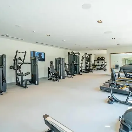 Luxury 4-Bed Escape In Downtown Dubai That Sleeps 9 Exterior photo