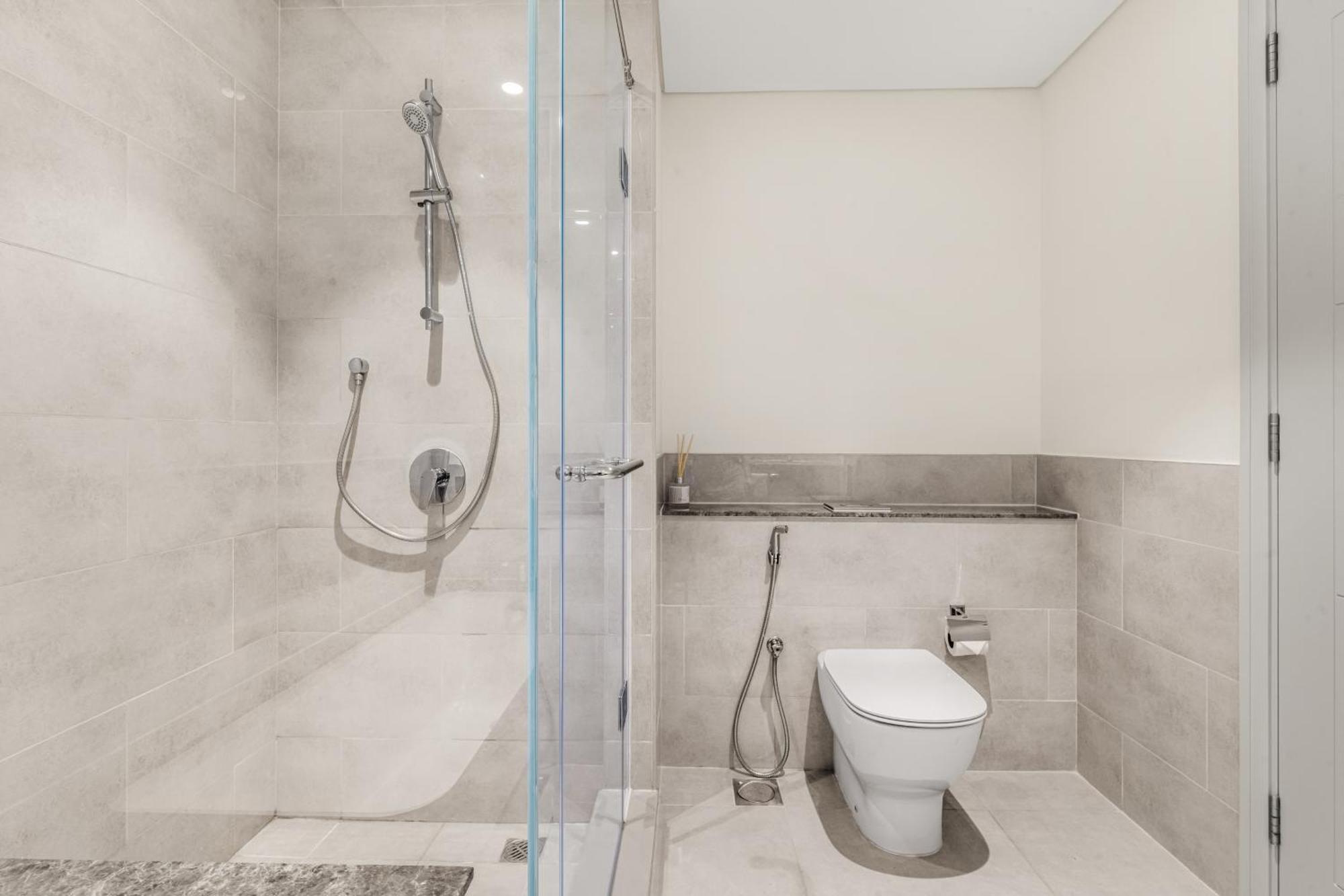 Apartment Luxury 4-bed Escape In Downtown That Sleeps 9 *