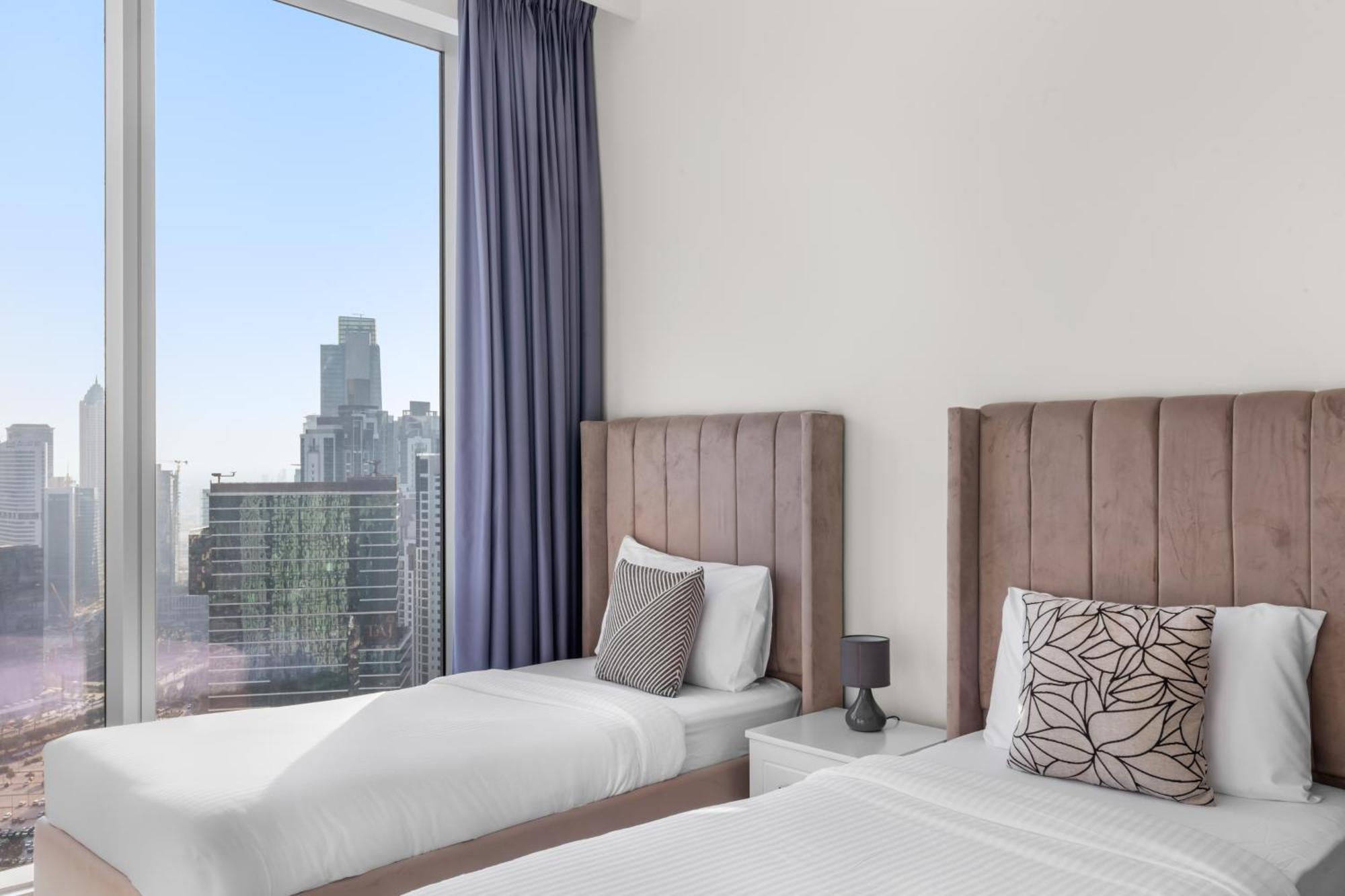 Luxury 4-bed Escape In Downtown That Sleeps 9 Dubai