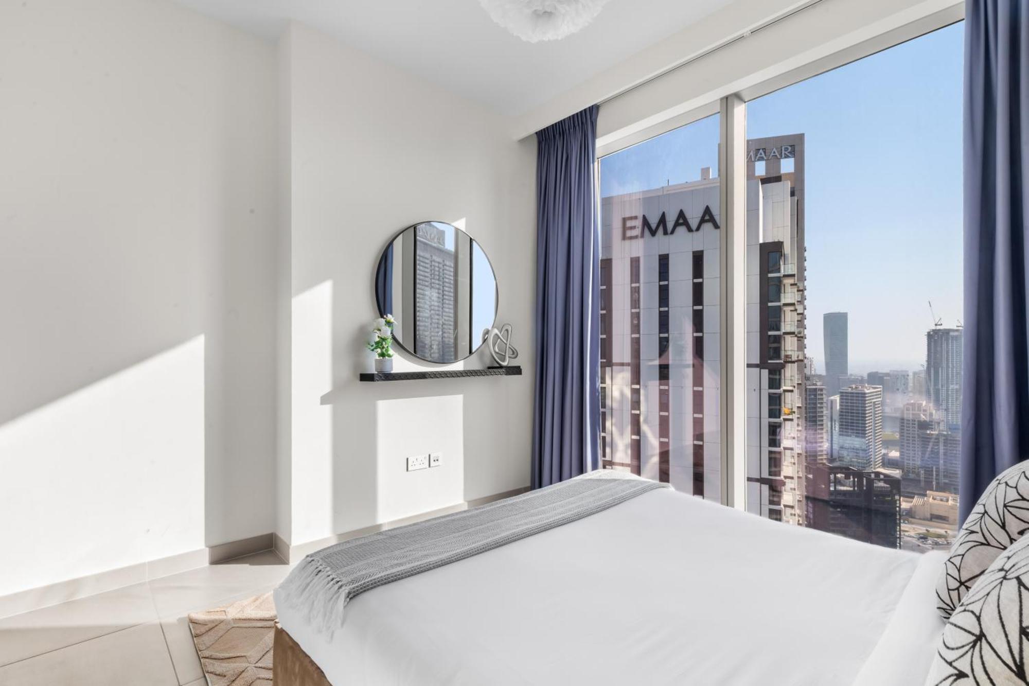 Apartment Luxury 4-bed Escape In Downtown That Sleeps 9 *